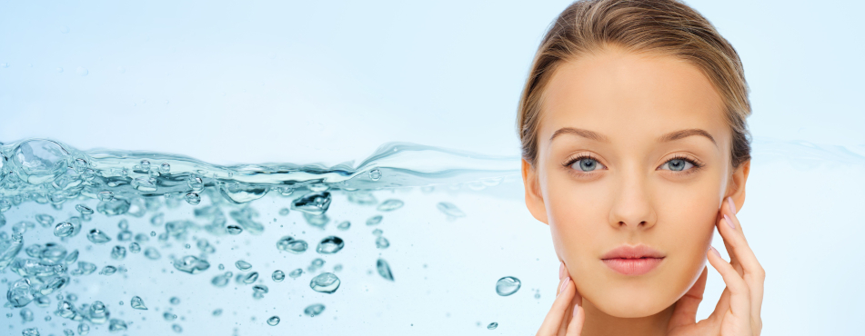 Frau Wasser GI539469244 951x370 Die Santé Royale Hotel- & Gesundheitsresorts