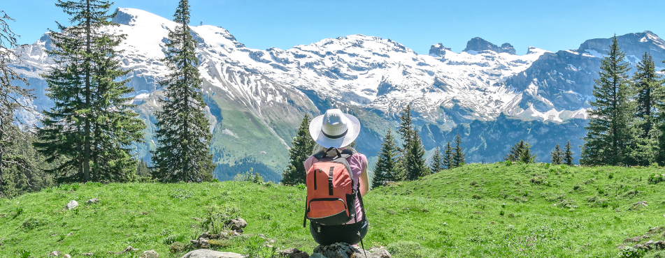 Wandern Frau Berge GI 935404280 951x370 Wanderreisen