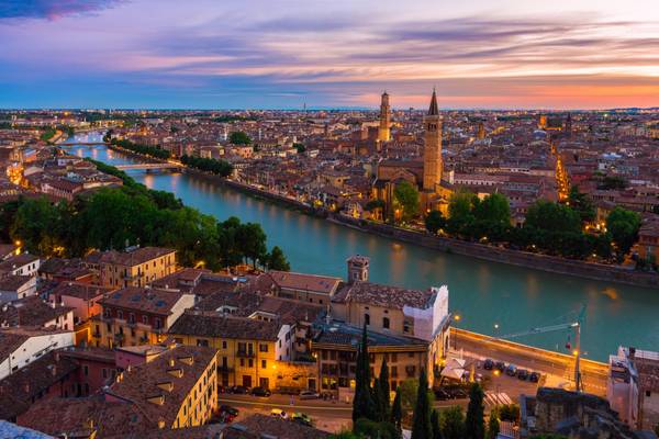 Italien, Verona, Luftbild bei Sonnenuntergang